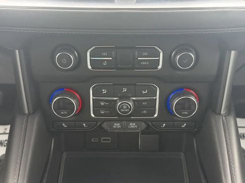 Used 2021 Chevrolet Tahoe Z71 image 23