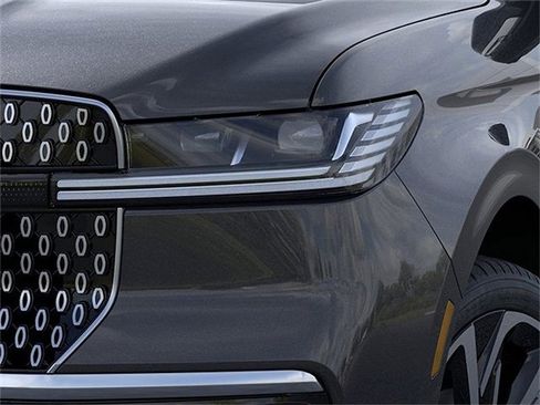 New 2026 Lincoln Navigator L Reserve AWD/4WD image 18