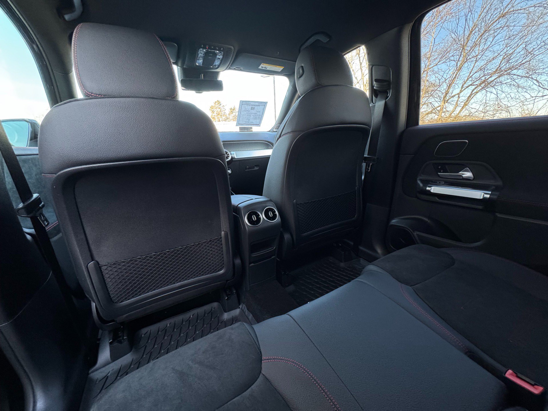 Used 2025 Mercedes-Benz GLB 250 w/ AMG Night Package image 47