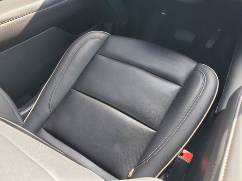 Used 2023 GMC Yukon SLT w/ SLT Premium Package image 16