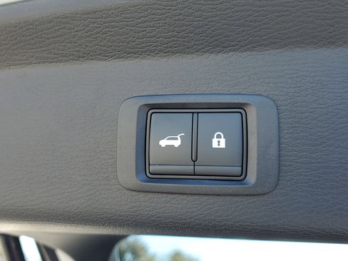 Used 2024 Mitsubishi Outlander AWD image 8