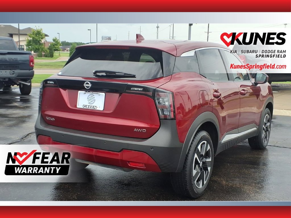 Used 2025 Nissan Kicks SV AWD/4WD image 3