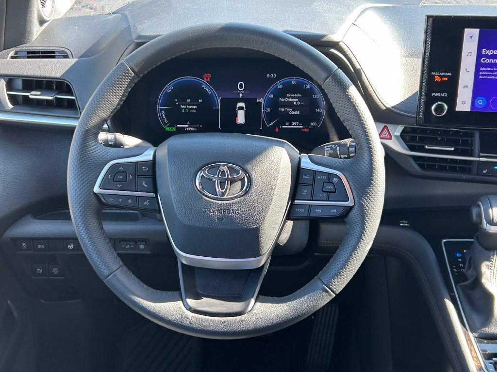 Used 2025 Toyota Sienna Platinum AWD/4WD image 47