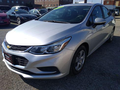 Used 2017 Chevrolet Cruze LS image 4