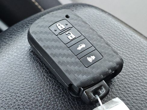 Used 2016 Toyota RAV4 XLE AWD/4WD image 32