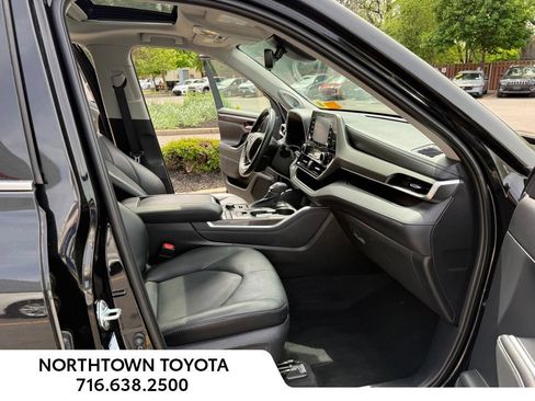 Used 2021 Toyota Highlander Limited AWD/4WD image 11