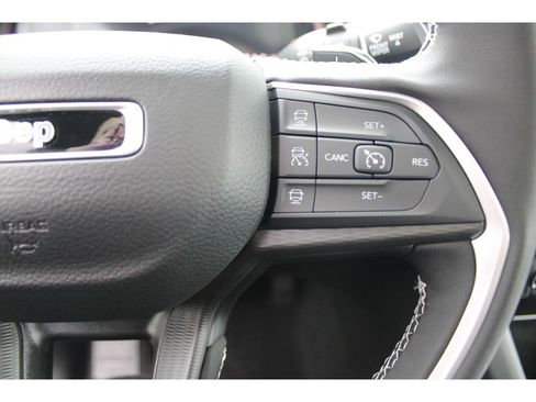 New 2025 Jeep Grand Cherokee L Altitude image 18