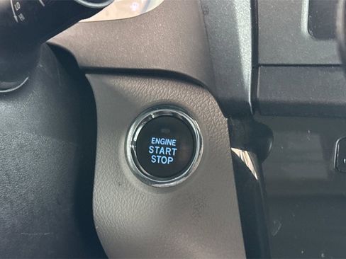 Used 2015 Toyota Sienna L image 22