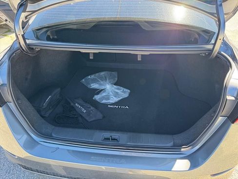 Used 2025 Nissan Sentra SV w/ Trunk Package image 10