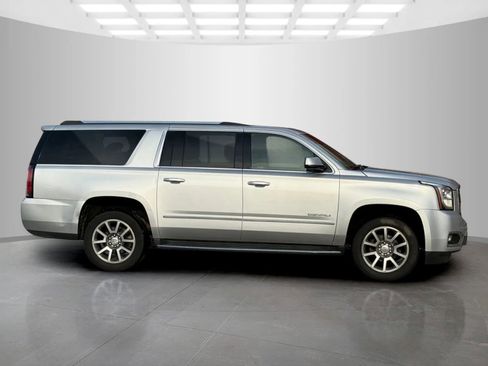 Used 2020 GMC Yukon XL Denali image 3