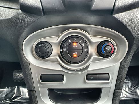 Used 2018 Ford Fiesta SE image 20