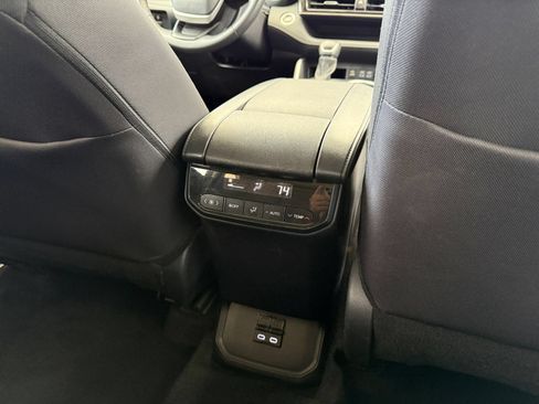 Used 2025 Toyota Highlander LE FWD image 20