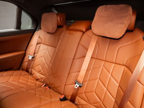 Used 2023 BMW i7 xDrive60 image 65