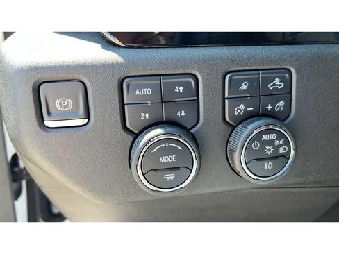 Certified 2023 Chevrolet Silverado 1500 High Country AWD/4WD image 23