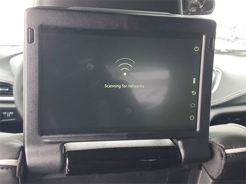 New 2026 Chrysler Pacifica Limited w/ Uconnect Theater Family Group image 13