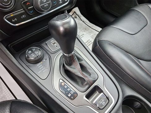 Used 2022 Jeep Cherokee Trailhawk w/ Sun, Sound & Nav Group image 15