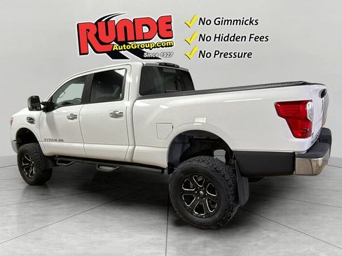 Used 2017 Nissan Titan SV AWD/4WD image 4