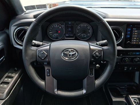 Used 2019 Toyota Tacoma TRD Sport w/ TRD Premium Sport Package AWD/4WD image 21