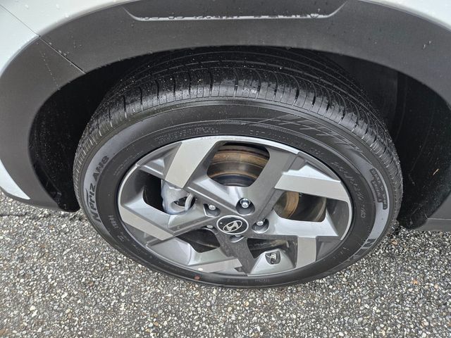 Used 2025 Hyundai Venue SEL FWD image 24