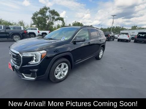 Used 2024 GMC Terrain SLE w/ Driver Convenience Package AWD/4WD image 4