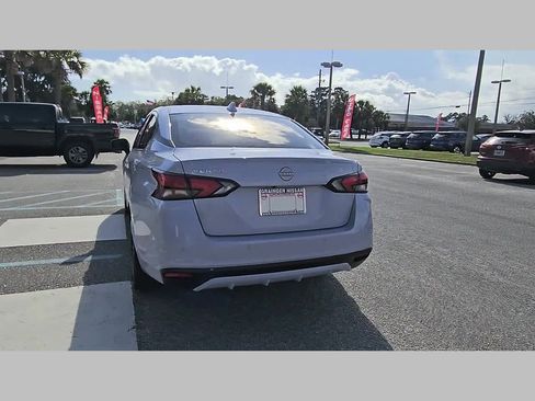 Used 2025 Nissan Versa SV w/ Trunk Package image 30