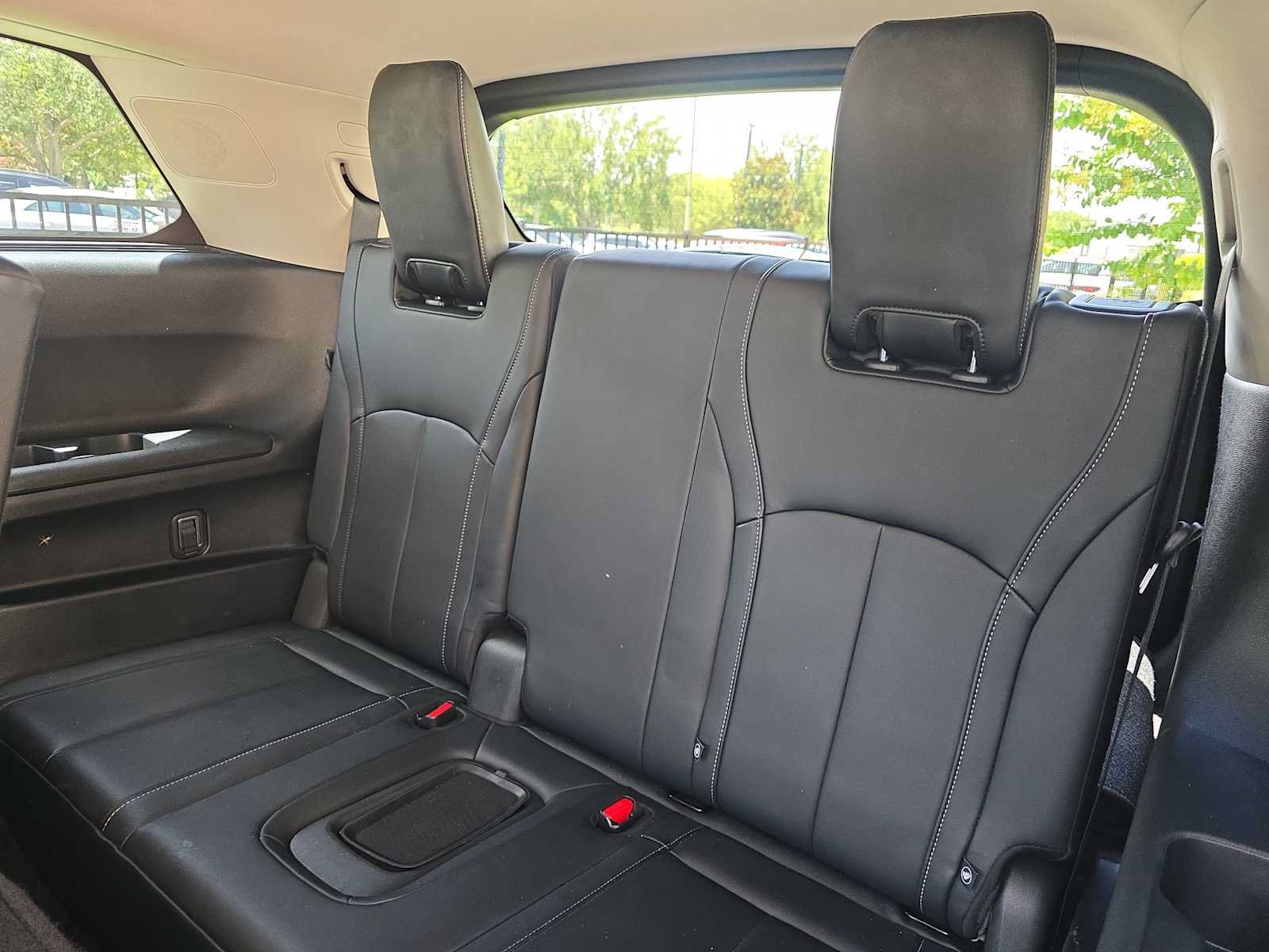 Used 2023 INFINITI QX60 Luxe w/ Performance Audio Package FWD image 11