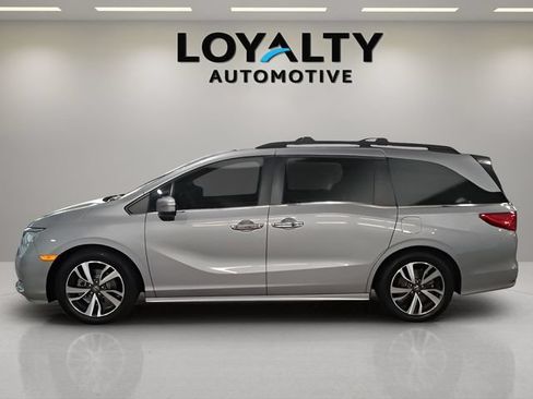 Used 2021 Honda Odyssey Touring image 2
