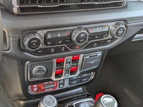 Used 2024 Jeep Gladiator Rubicon w/ Convenience Group image 27