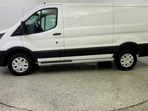 Used 2024 Ford Transit 250 Low Roof w/ Exterior Upgrade Package RWD image 4