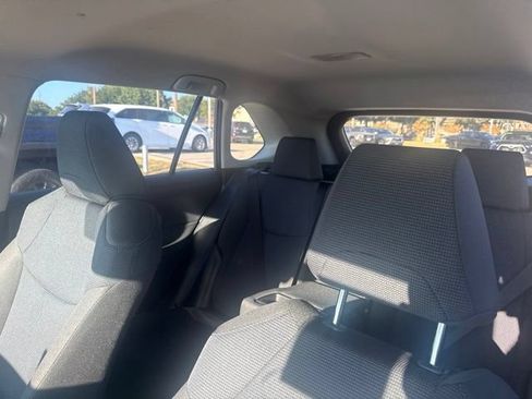Used 2025 Toyota RAV4 LE AWD/4WD image 9