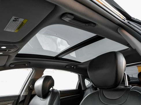 Used 2017 Genesis G80 3.8 w/ Option Group 03 image 5