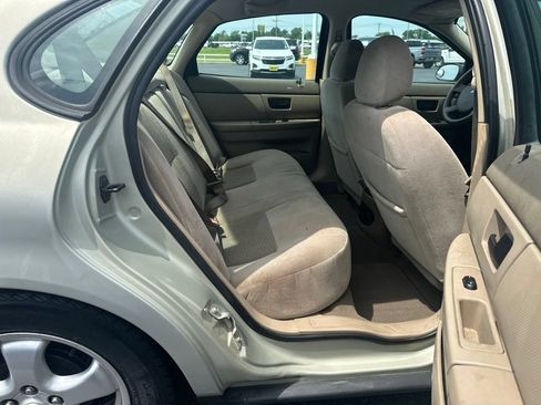 Used 2006 Ford Taurus SE FWD image 15
