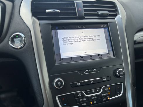 Used 2019 Ford Fusion SE FWD image 24