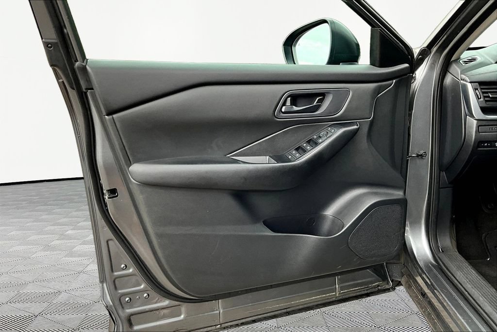Used 2024 Nissan Rogue S FWD image 20