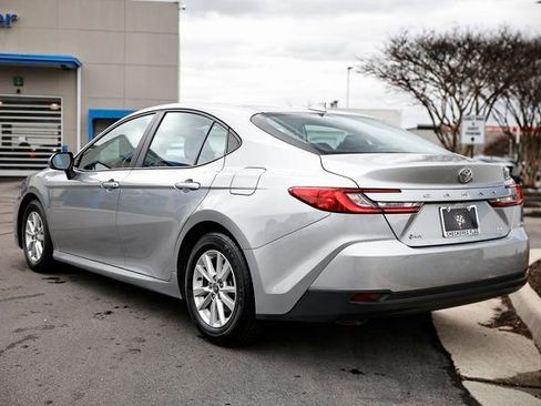 Used 2025 Toyota Camry LE image 7