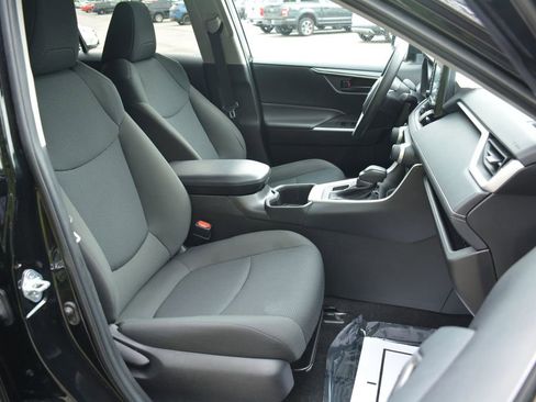 Used 2022 Toyota RAV4 LE AWD/4WD image 17
