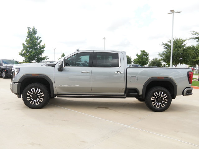 Used 2024 GMC Sierra 2500 Denali Ultimate AWD/4WD image 3