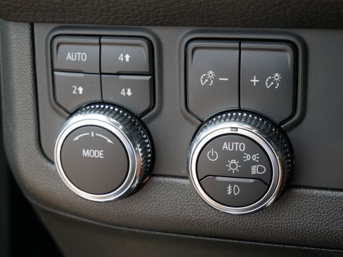 Used 2024 GMC Yukon XL Denali AWD/4WD image 26