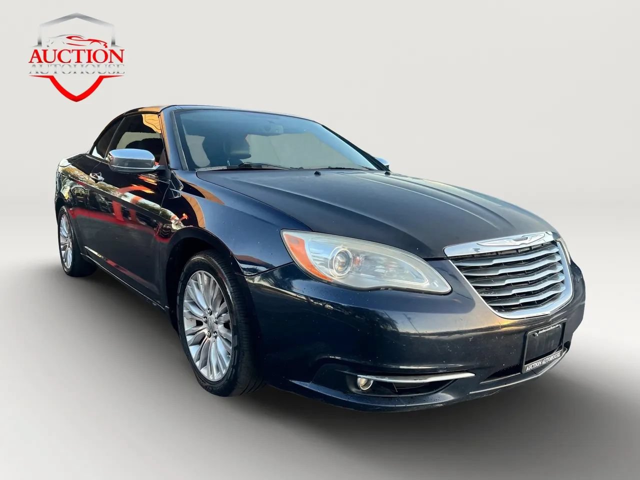 Used 2011 Chrysler 200 Limited FWD image 3