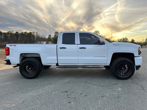 Used 2018 Chevrolet Silverado 1500 W/T AWD/4WD image 5