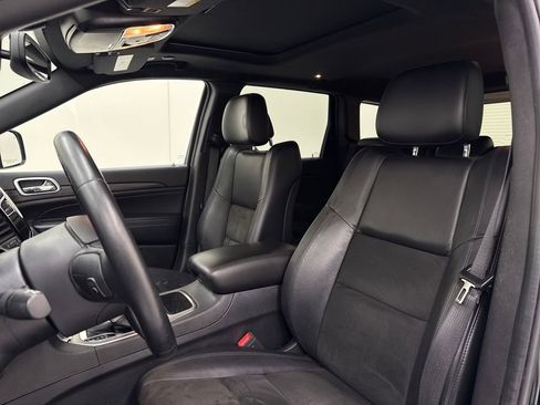 Used 2020 Jeep Grand Cherokee Altitude image 16