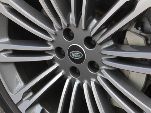 Used 2023 Land Rover Range Rover SE image 12