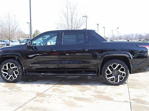 New 2024 Chevrolet Silverado EV RST image 3