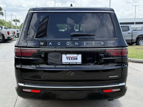 Used 2024 Jeep Wagoneer L Series III w/ Flexible Seating Group AWD/4WD image 6