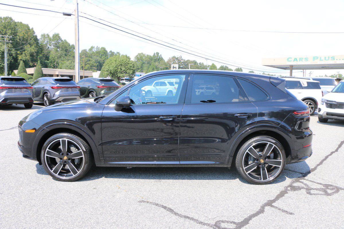 Used 2019 Porsche Cayenne S AWD/4WD image 2