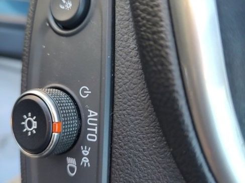 Used 2022 Chevrolet Trax LT w/ LT Convenience Package image 11