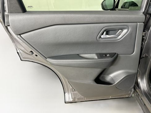 Used 2025 Nissan Rogue SV FWD image 25
