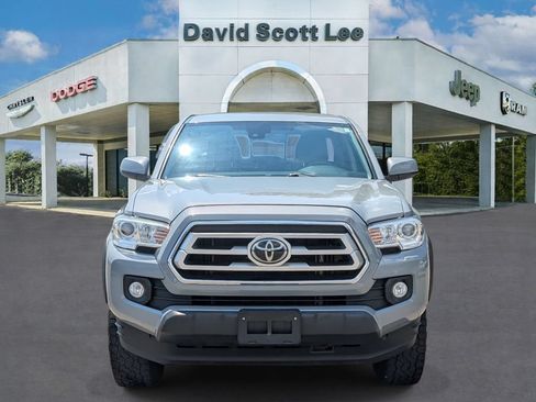 Used 2019 Toyota Tacoma SR5 AWD/4WD image 2