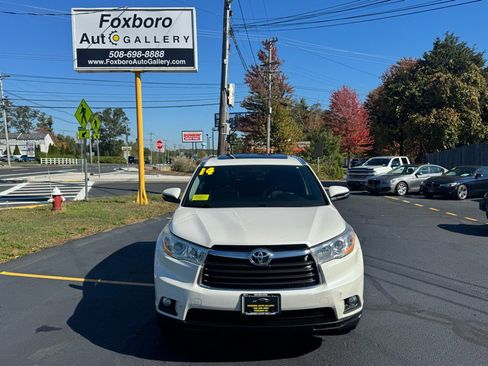 Used 2014 Toyota Highlander XLE image 2