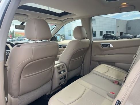 Used 2020 Nissan Pathfinder Platinum image 24